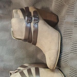 Carlos Santana ankle boots with heel